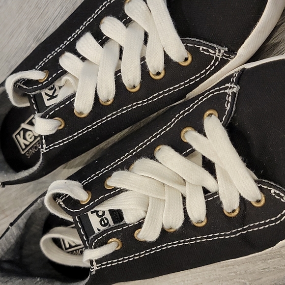 Kids Sneakers - Picture 2 of 9